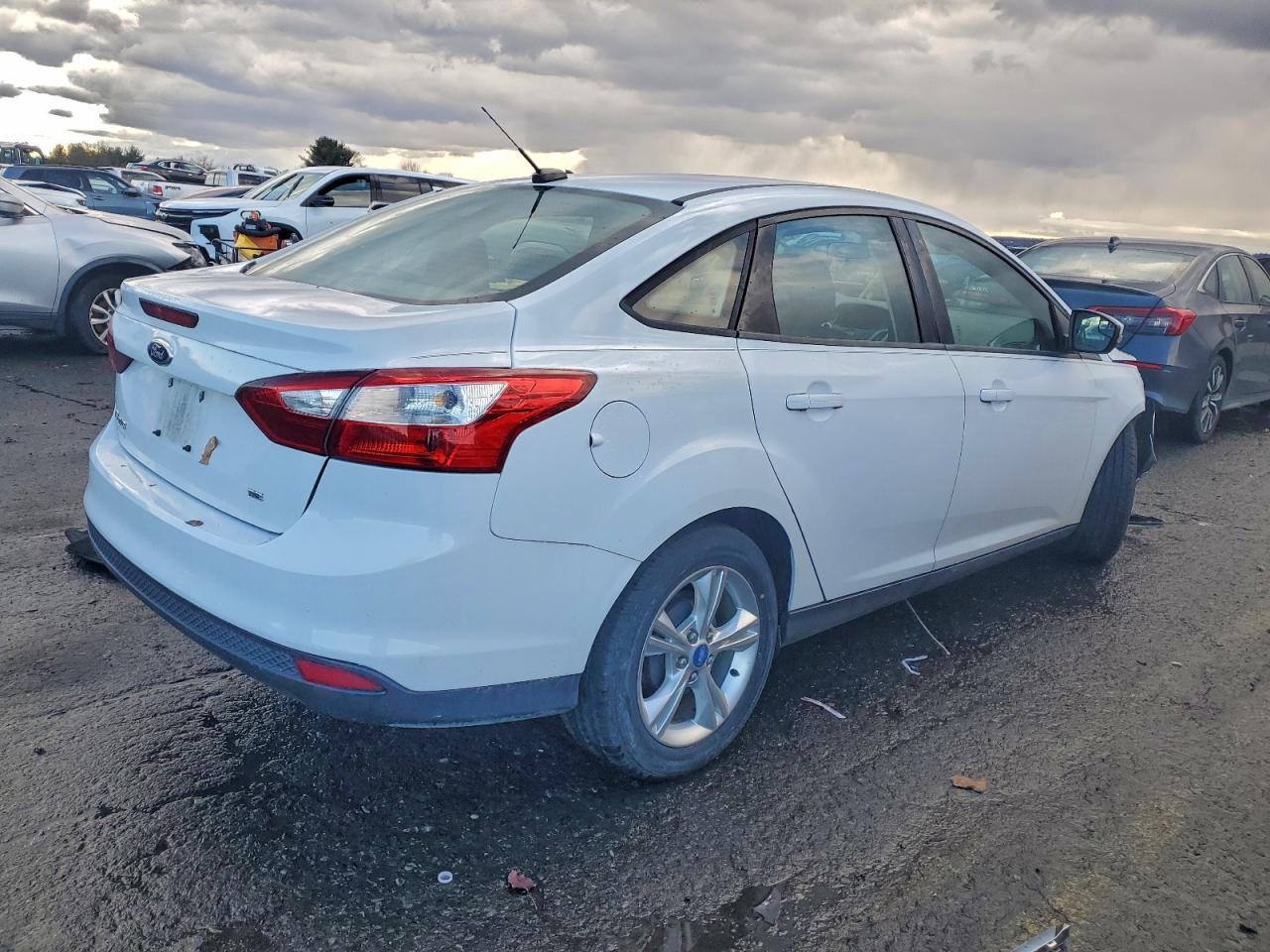 2013 FORD FOCUS SE photo 3