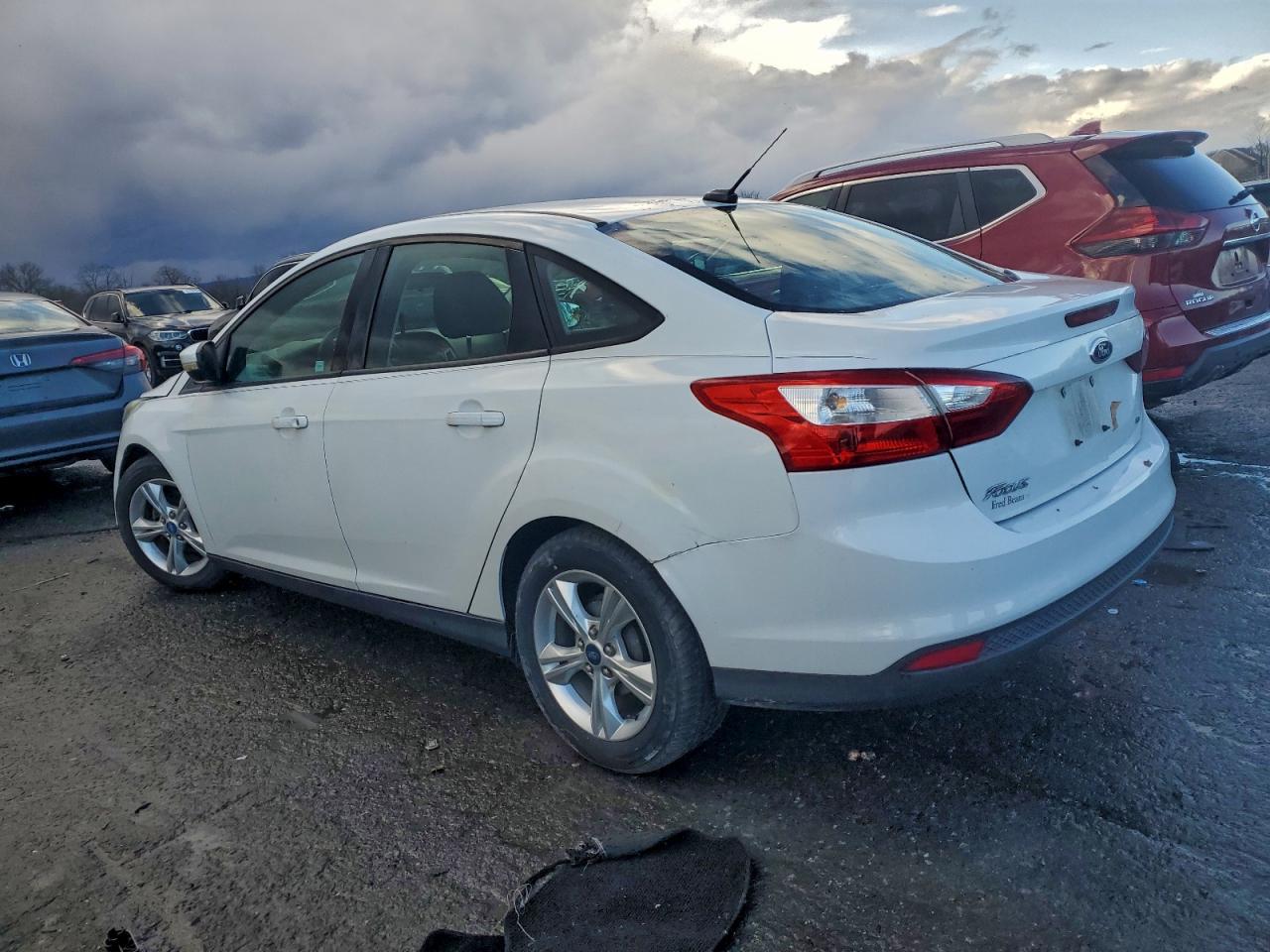 2013 FORD FOCUS SE photo 2