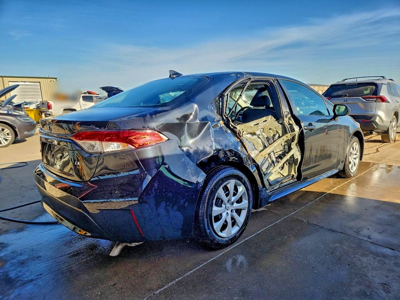 2025 TOYOTA COROLLA LE photo 3