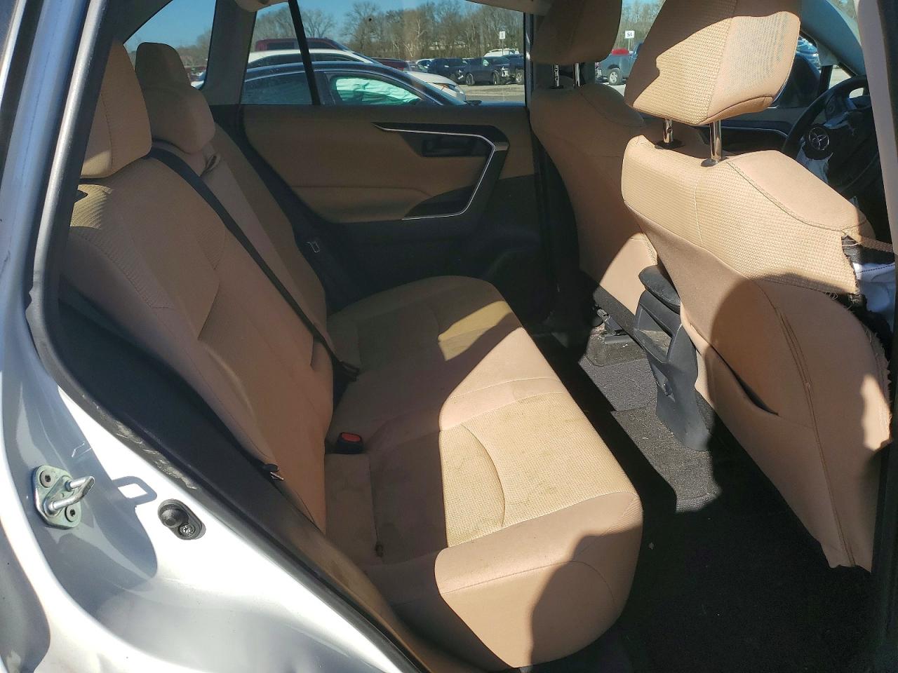 2019 TOYOTA RAV4 LE photo 11
