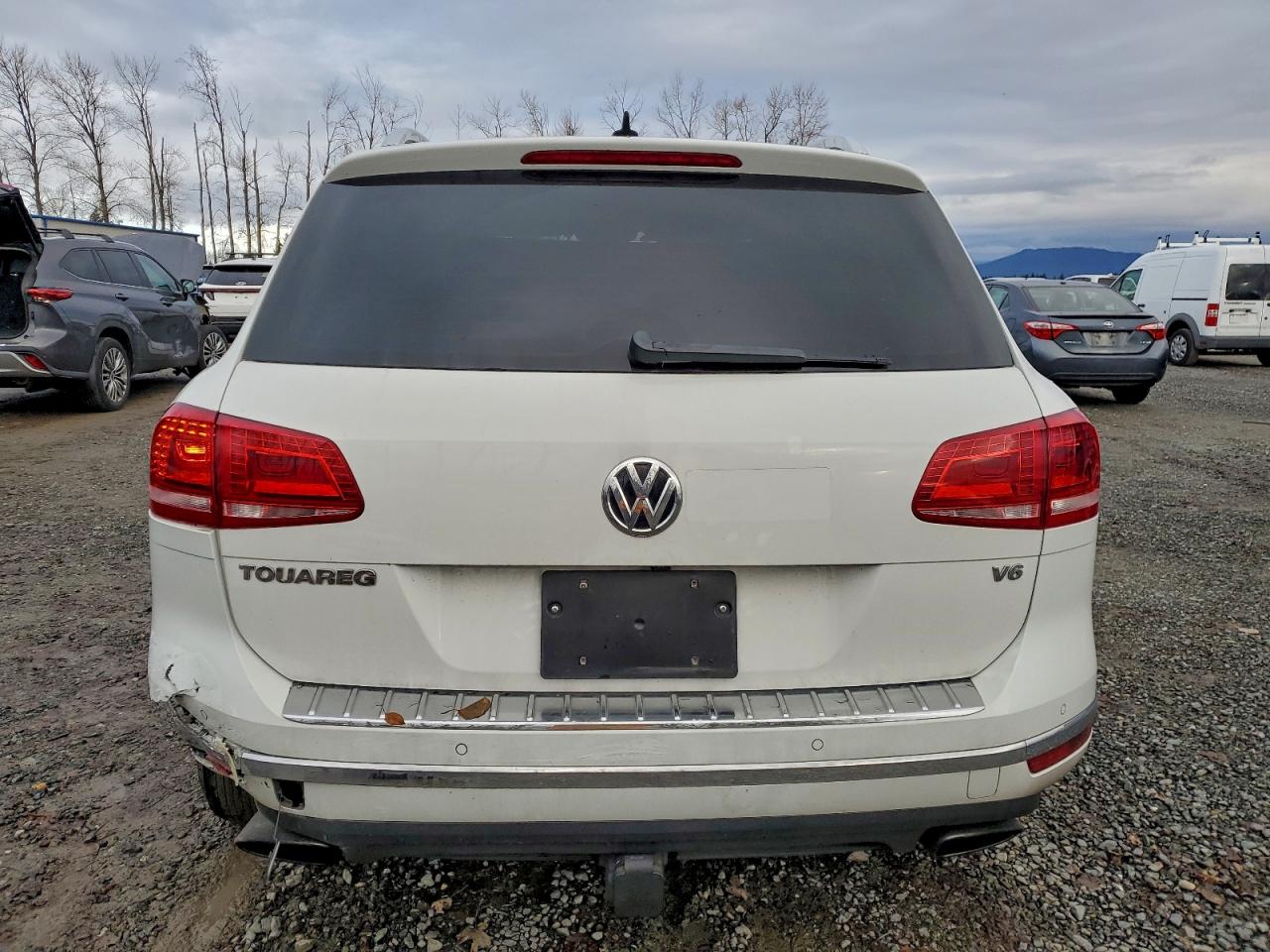2016 VOLKSWAGEN TOUAREG SPORT photo 6
