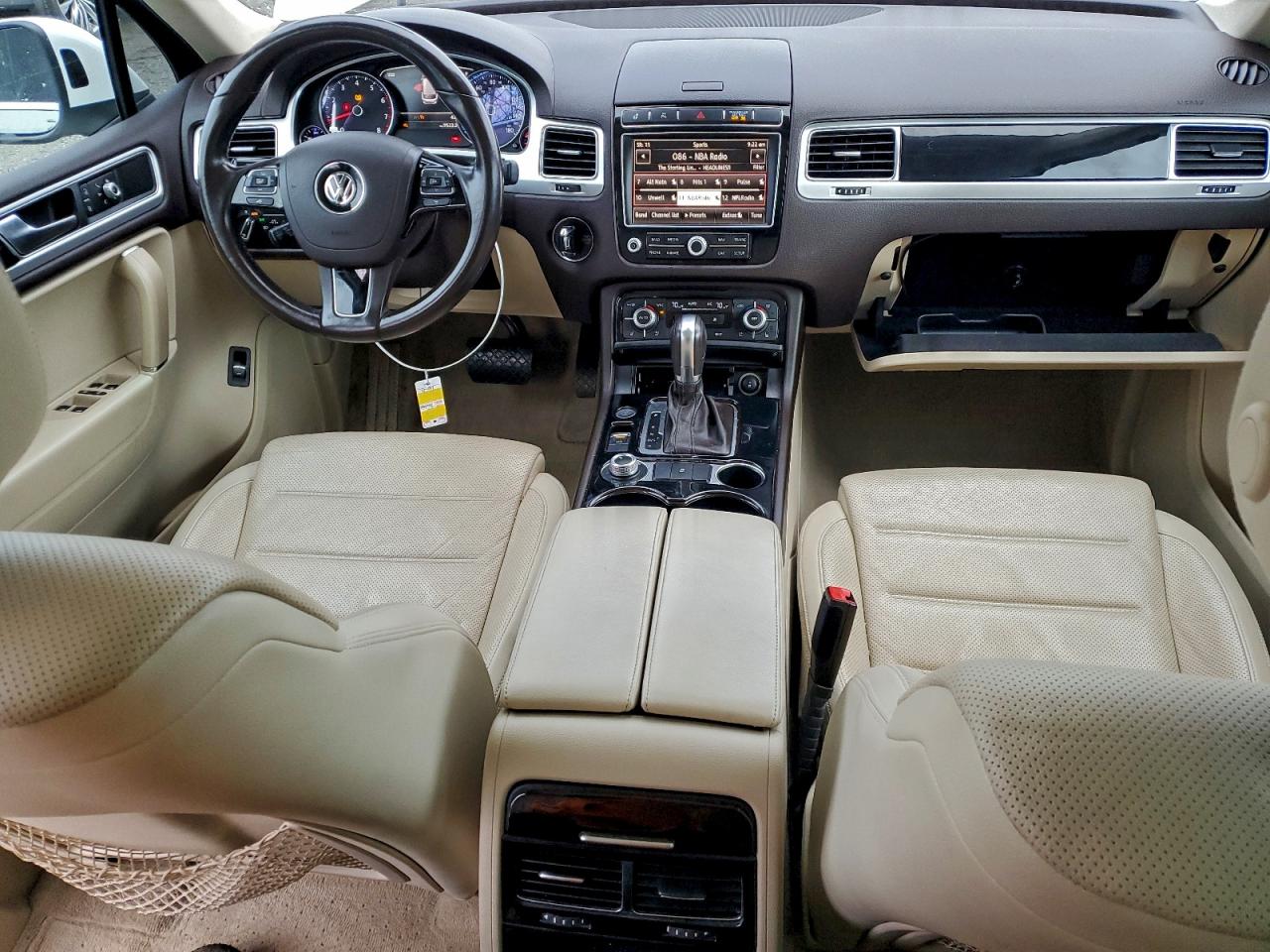 2016 VOLKSWAGEN TOUAREG SPORT photo 8