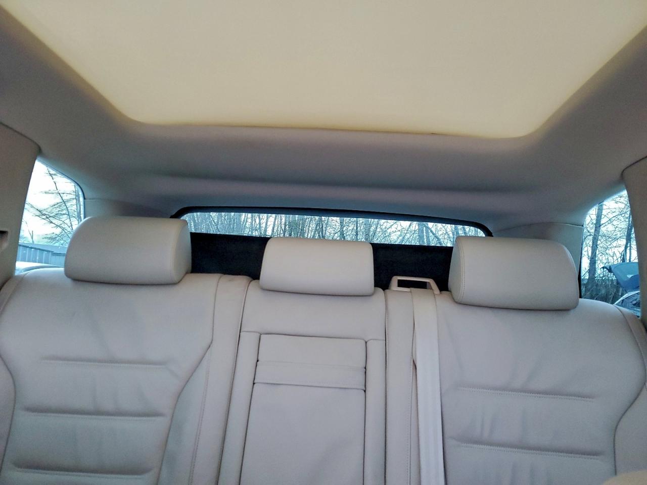 2016 VOLKSWAGEN TOUAREG SPORT photo 10