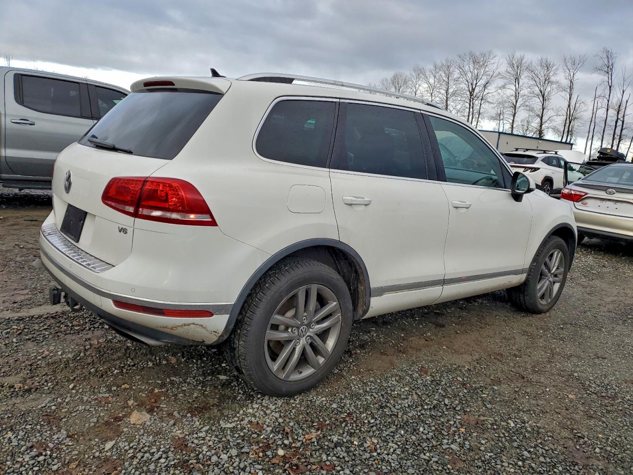 2016 VOLKSWAGEN TOUAREG SPORT photo 3