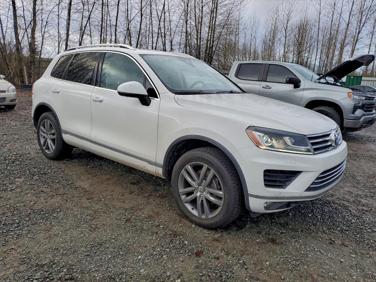 2016 VOLKSWAGEN TOUAREG SPORT photo 4