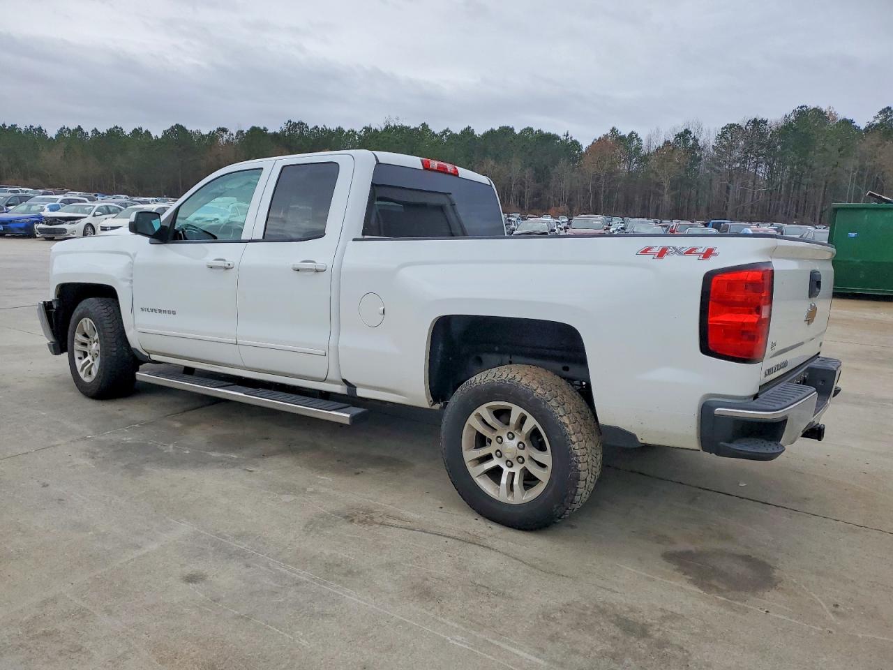 2017 CHEVROLET SILVERADO K1500 LT photo 2