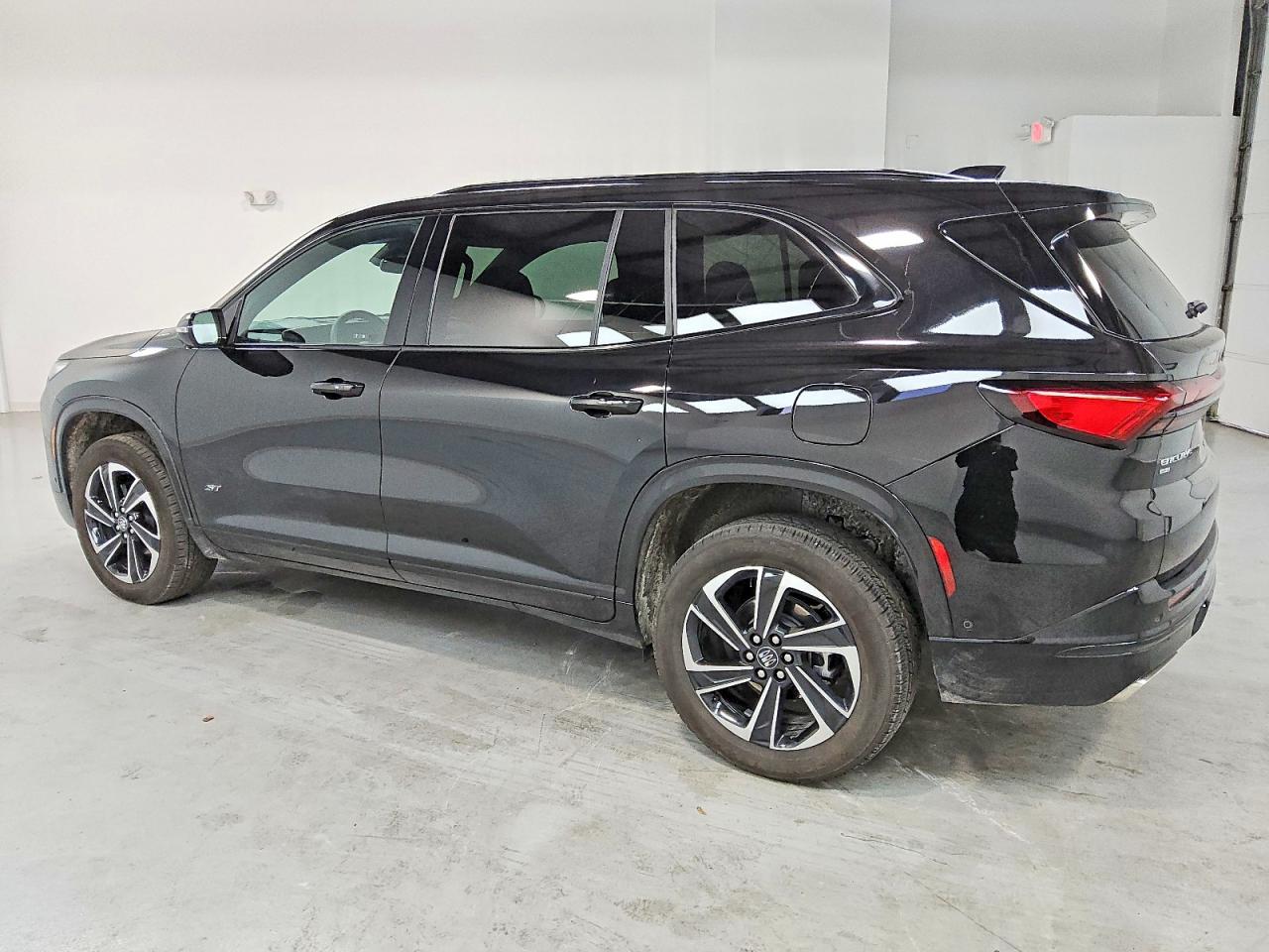 2025 BUICK ENCLAVE SPORT TOURING photo 2