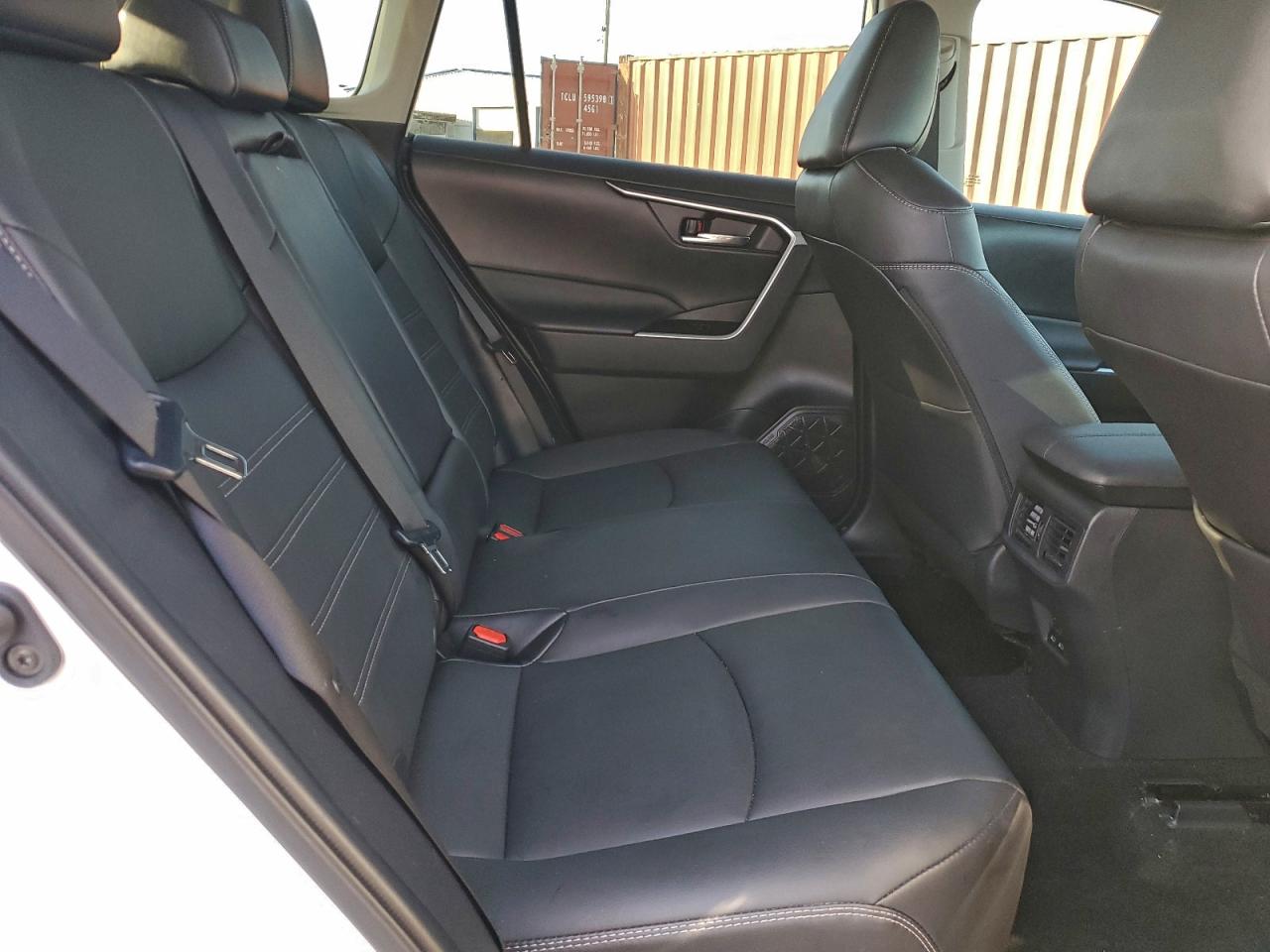2022 TOYOTA RAV4 XLE PREMIUM photo 11