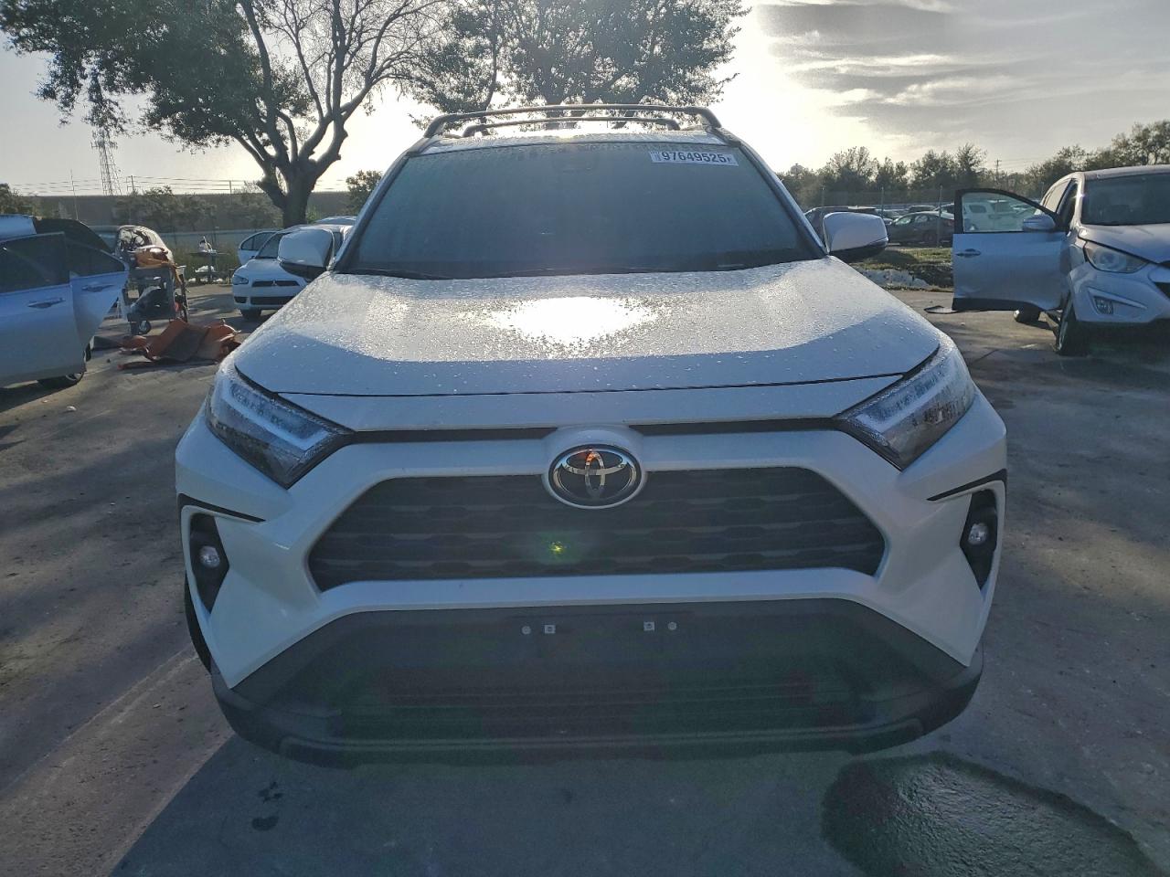 2022 TOYOTA RAV4 XLE PREMIUM photo 5