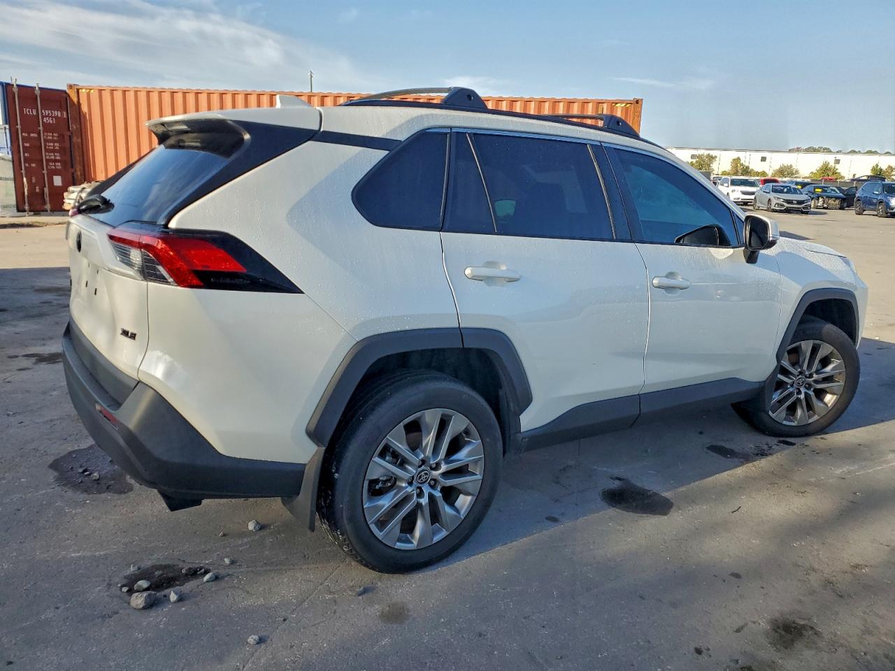 2022 TOYOTA RAV4 XLE PREMIUM photo 3
