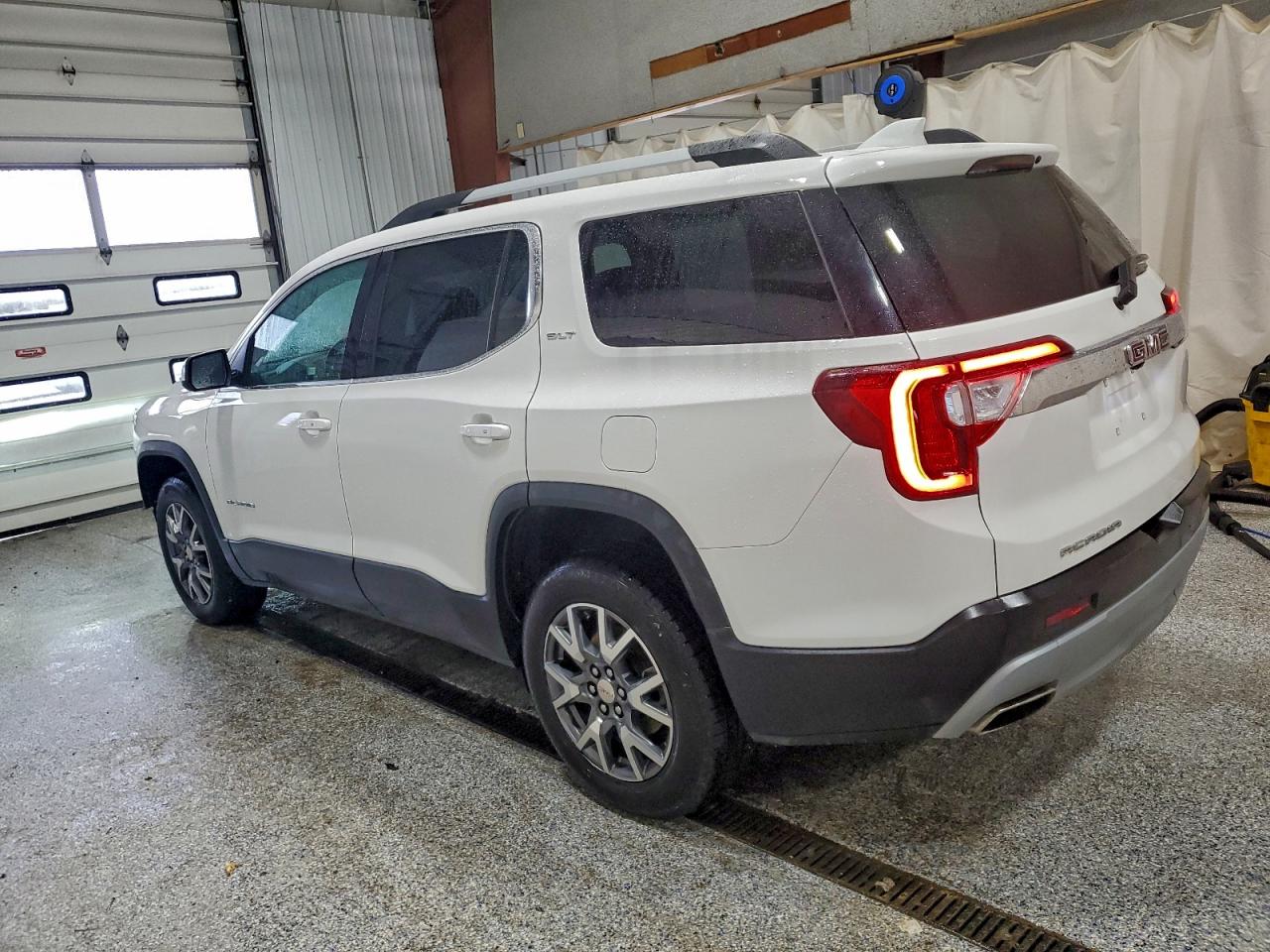 2023 GMC ACADIA SLT photo 2