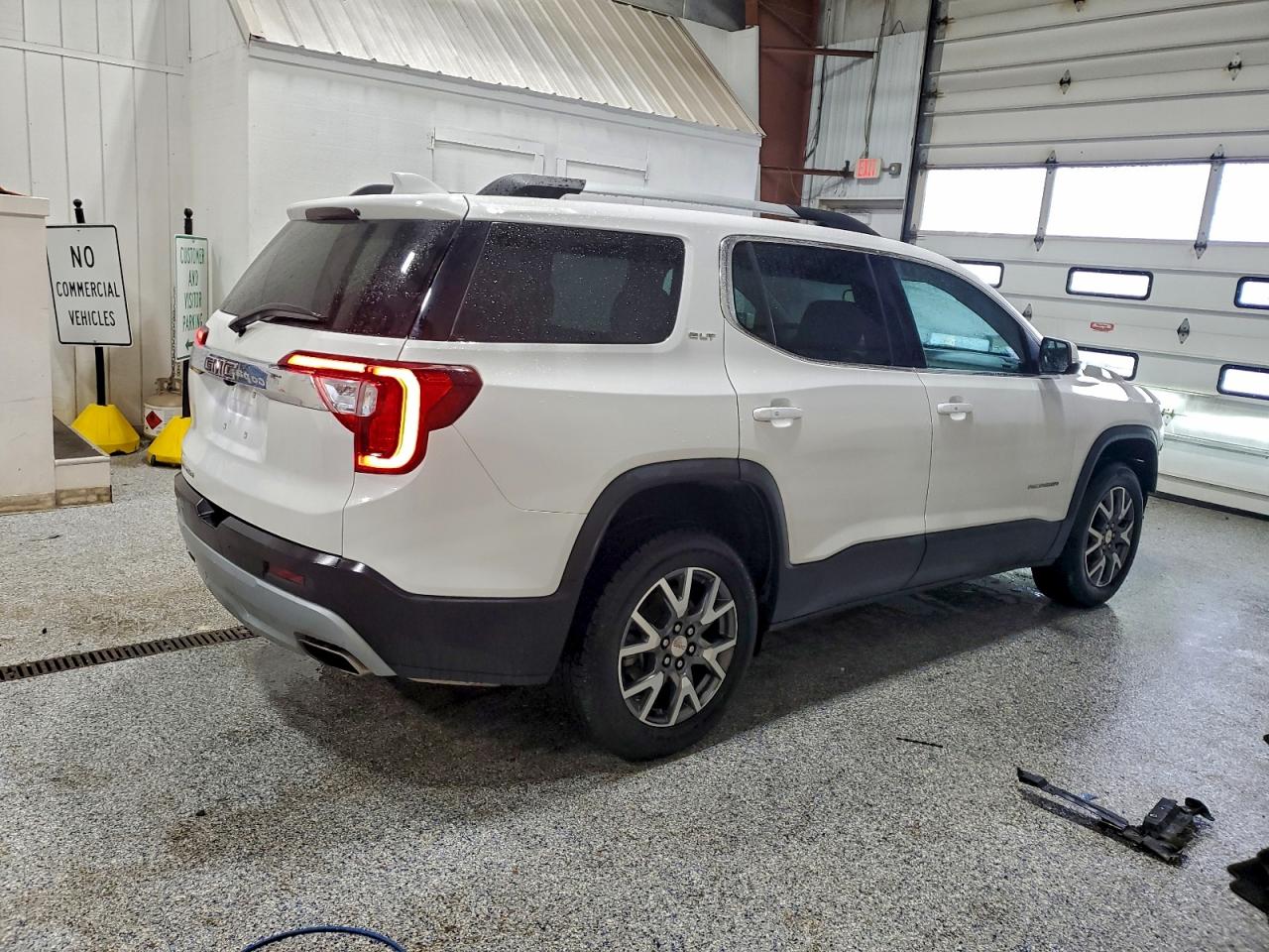 2023 GMC ACADIA SLT photo 3