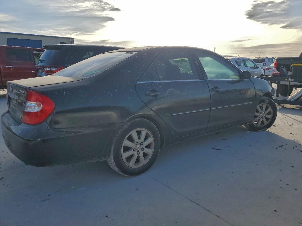 2003 TOYOTA CAMRY LE photo 3