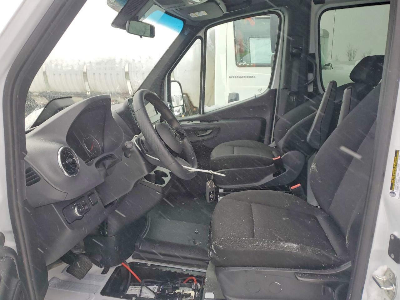 2025 MERCEDES-BENZ SPRINTER 2500 photo 7