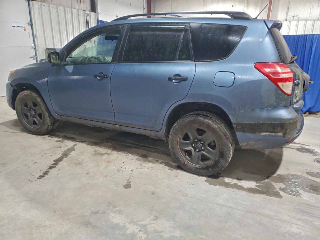 2011 TOYOTA RAV4 photo 2