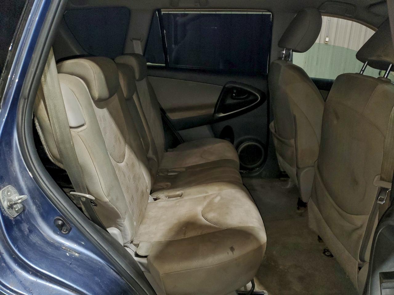 2011 TOYOTA RAV4 photo 11