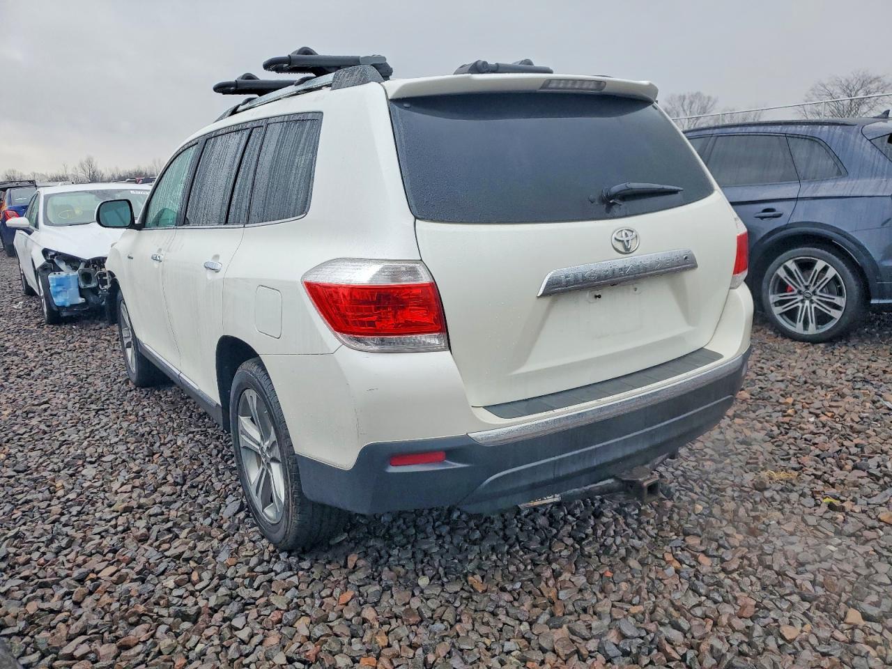 2011 TOYOTA HIGHLANDER LIMITED photo 3