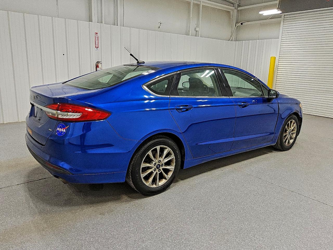 2017 FORD FUSION SE photo 3