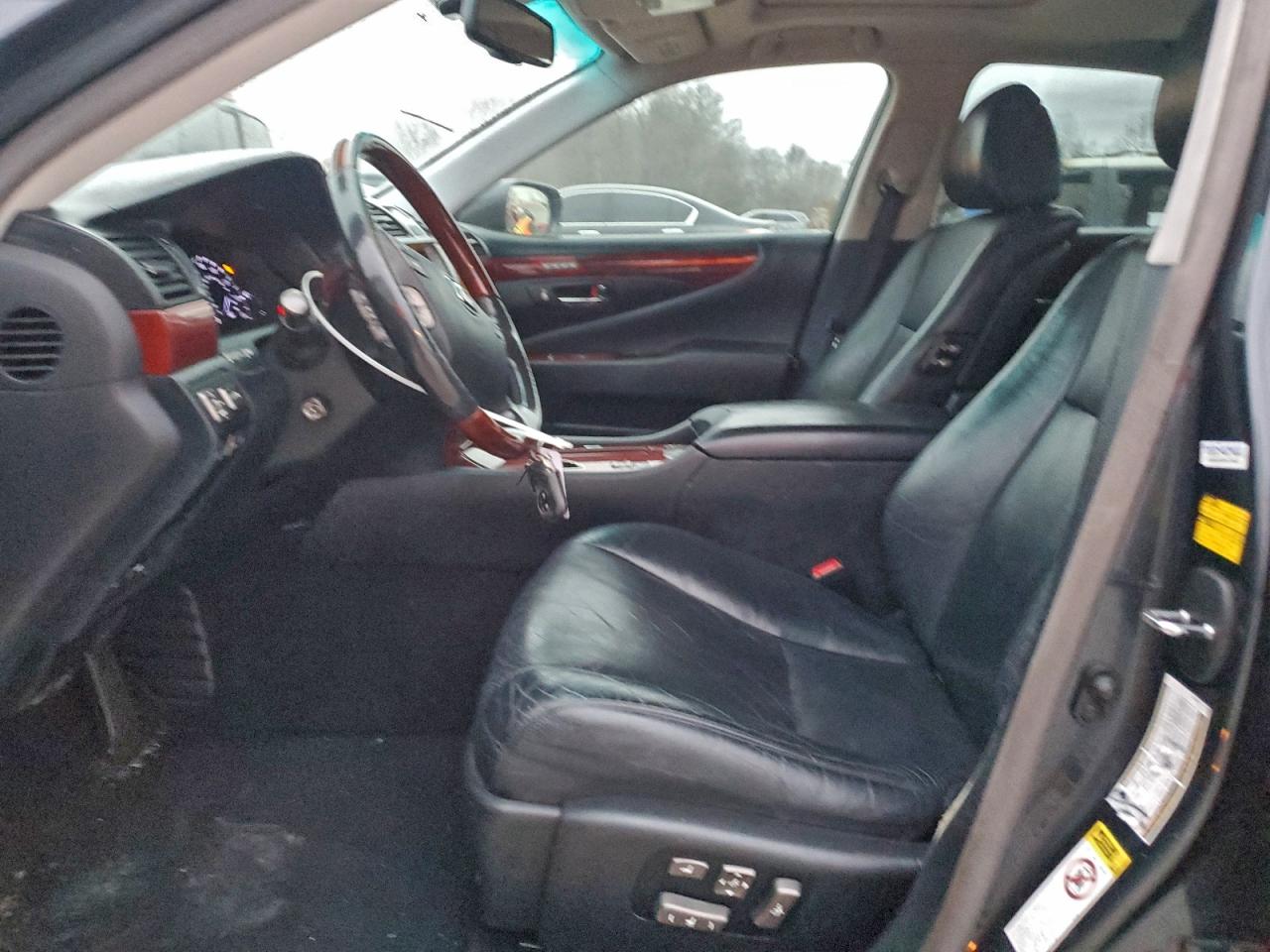 2010 LEXUS LS 460 photo 13
