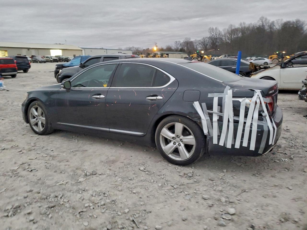 2010 LEXUS LS 460 photo 3
