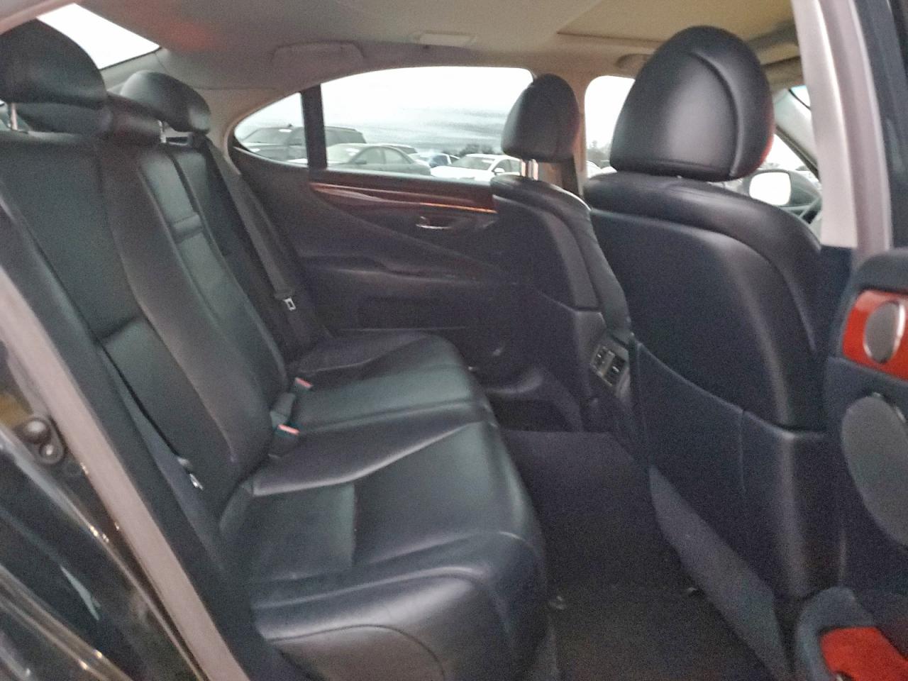 2010 LEXUS LS 460 photo 19