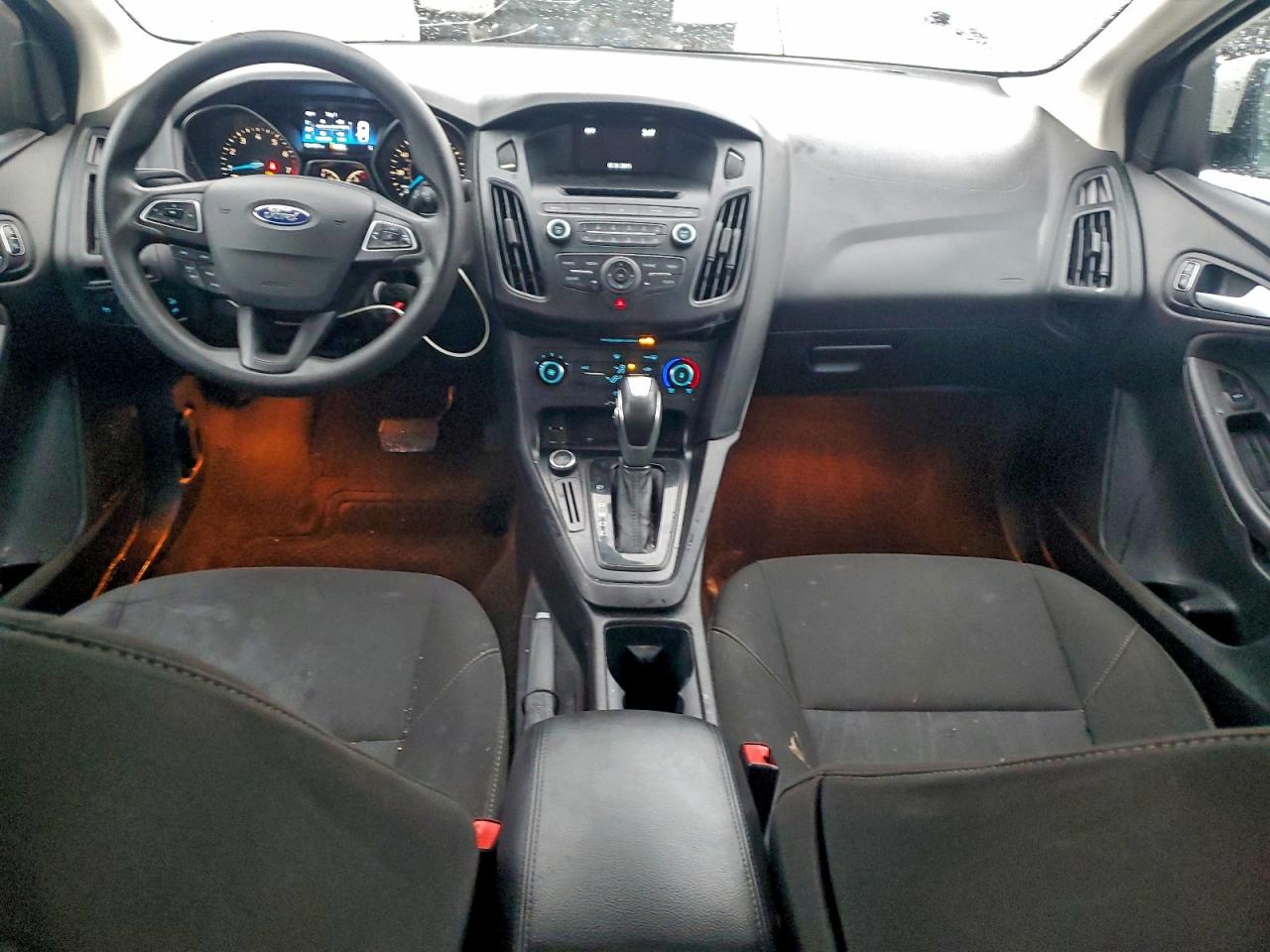 2015 FORD FOCUS SE photo 8