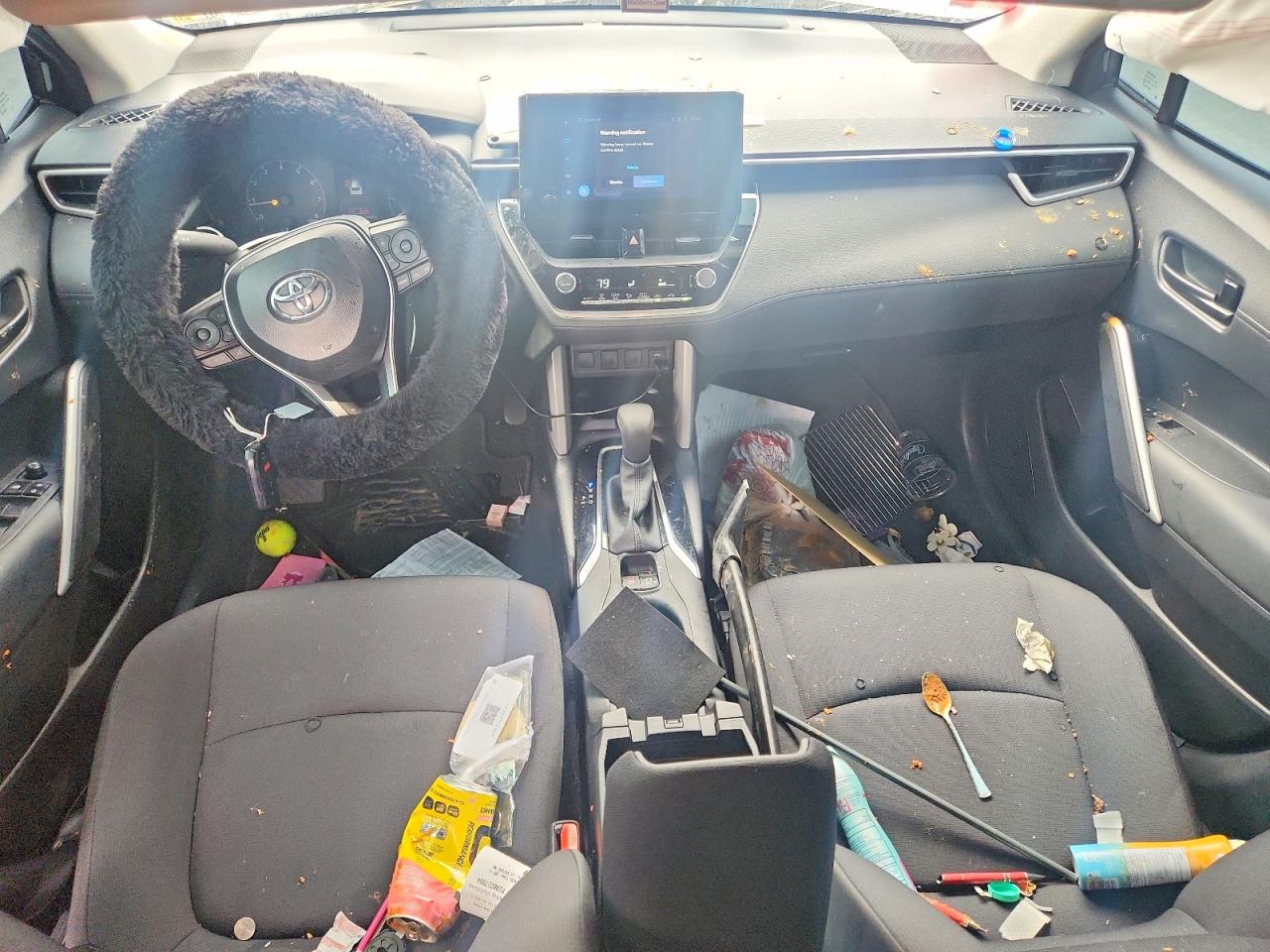 2025 TOYOTA COROLLA CROSS LE photo 8
