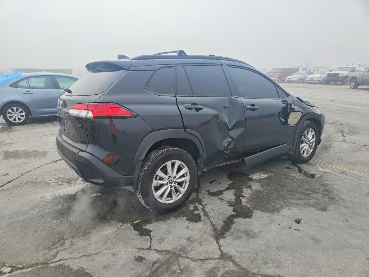 2025 TOYOTA COROLLA CROSS LE photo 3