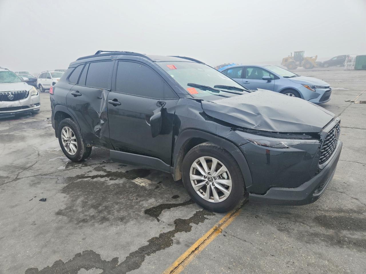 2025 TOYOTA COROLLA CROSS LE photo 4