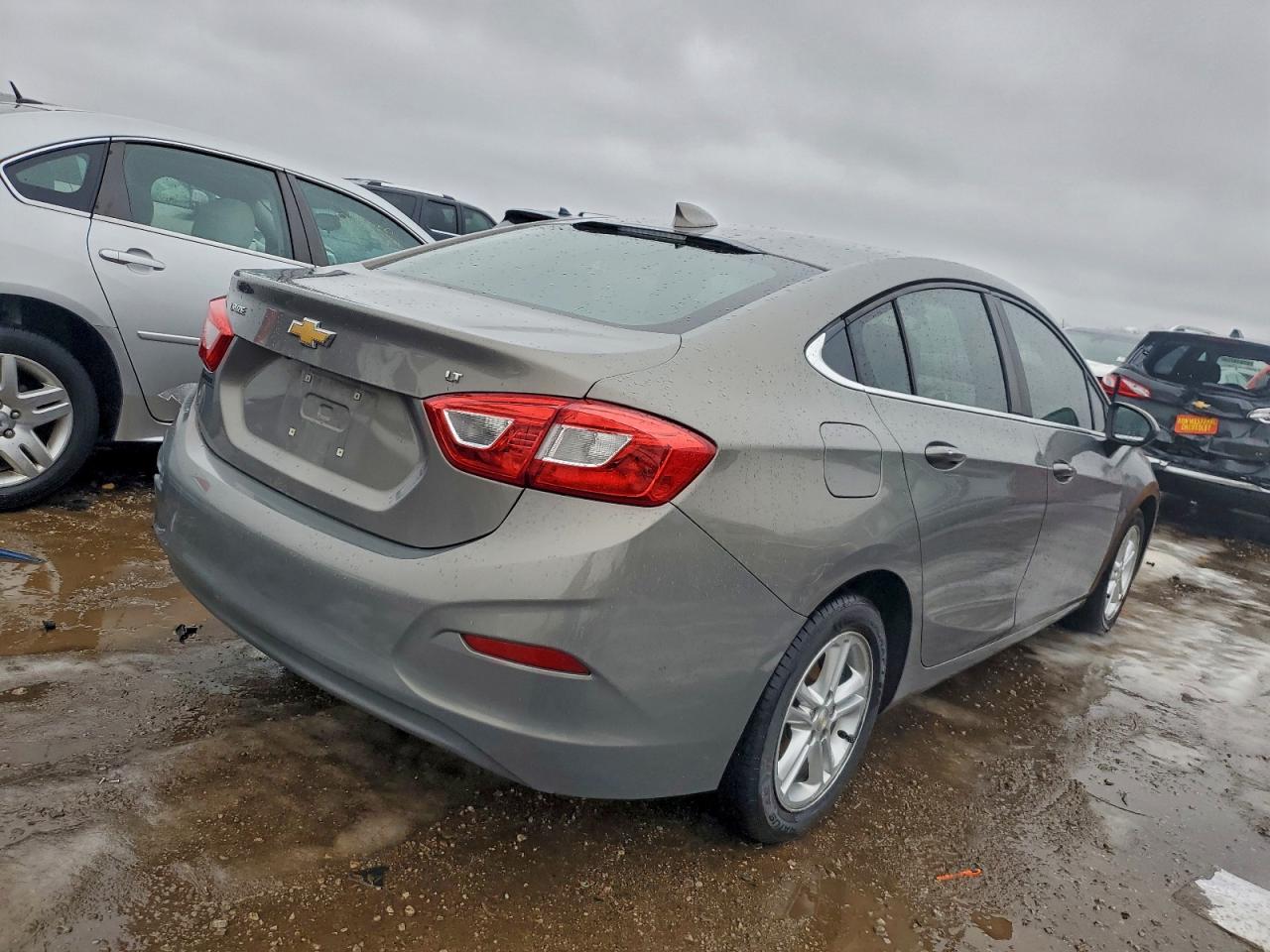 2017 CHEVROLET CRUZE LT photo 3
