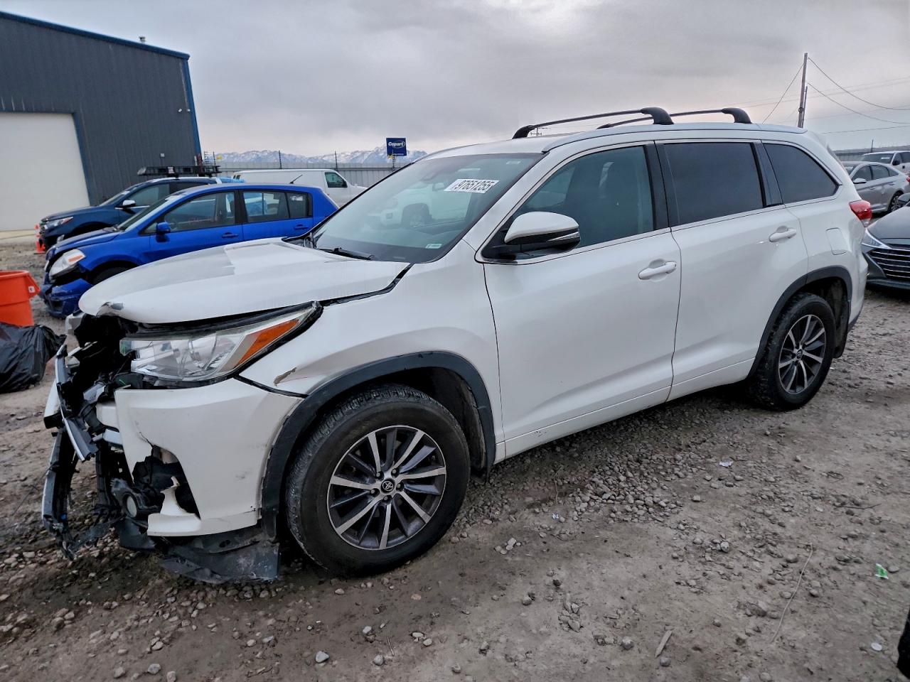 2017 TOYOTA HIGHLANDER