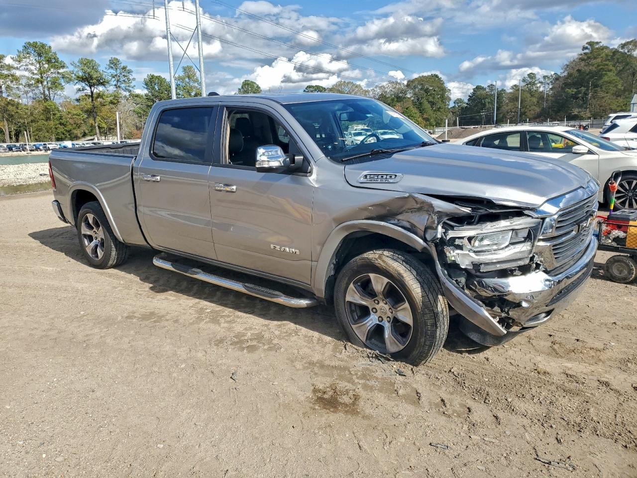 2019 RAM 1500 LARAMIE photo 4