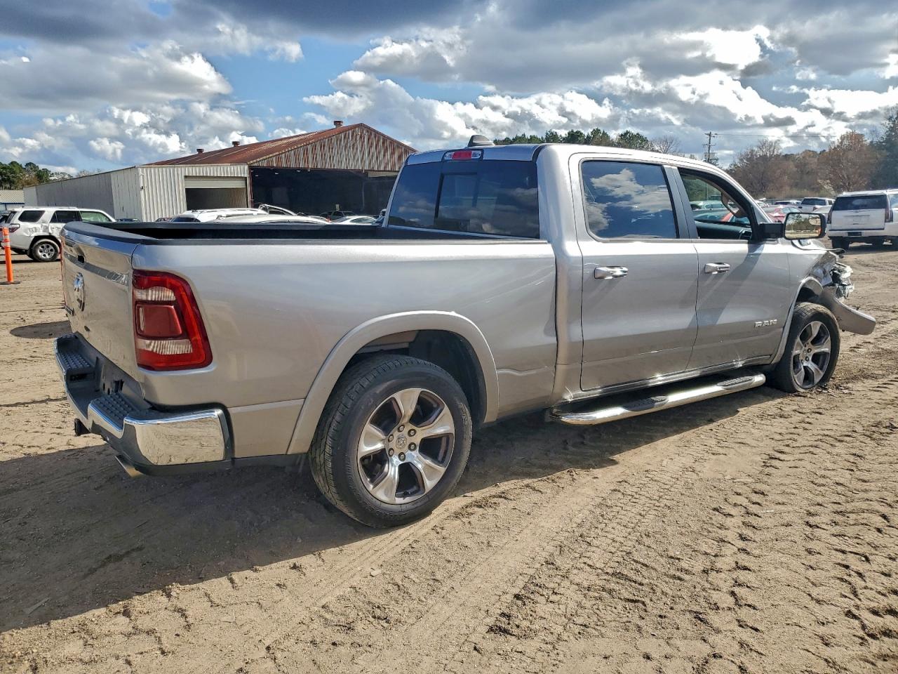 2019 RAM 1500 LARAMIE photo 3