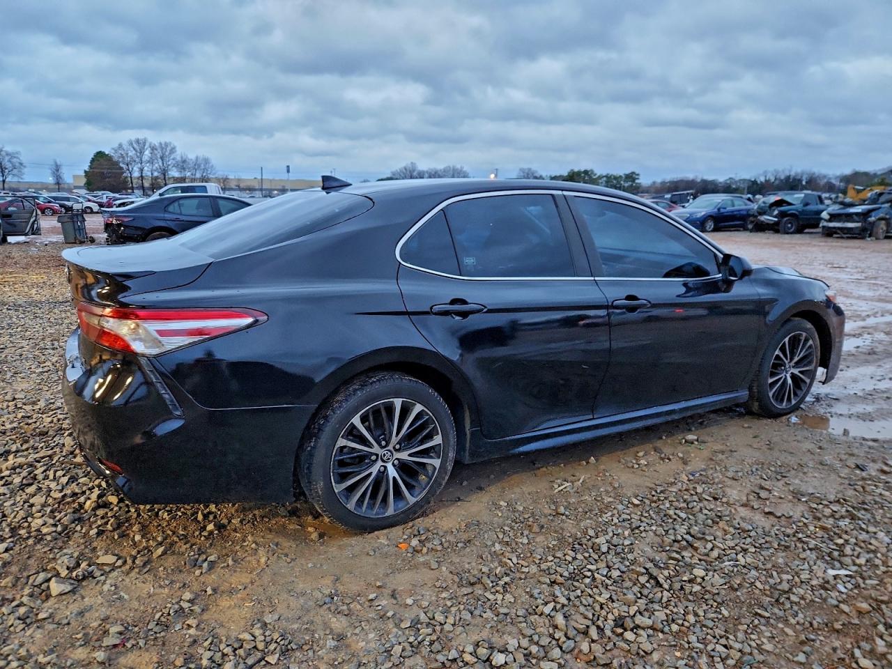 2020 TOYOTA CAMRY SE photo 5