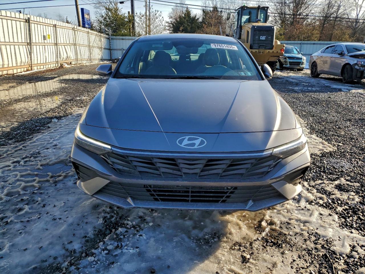 2024 HYUNDAI ELANTRA BLUE photo 5