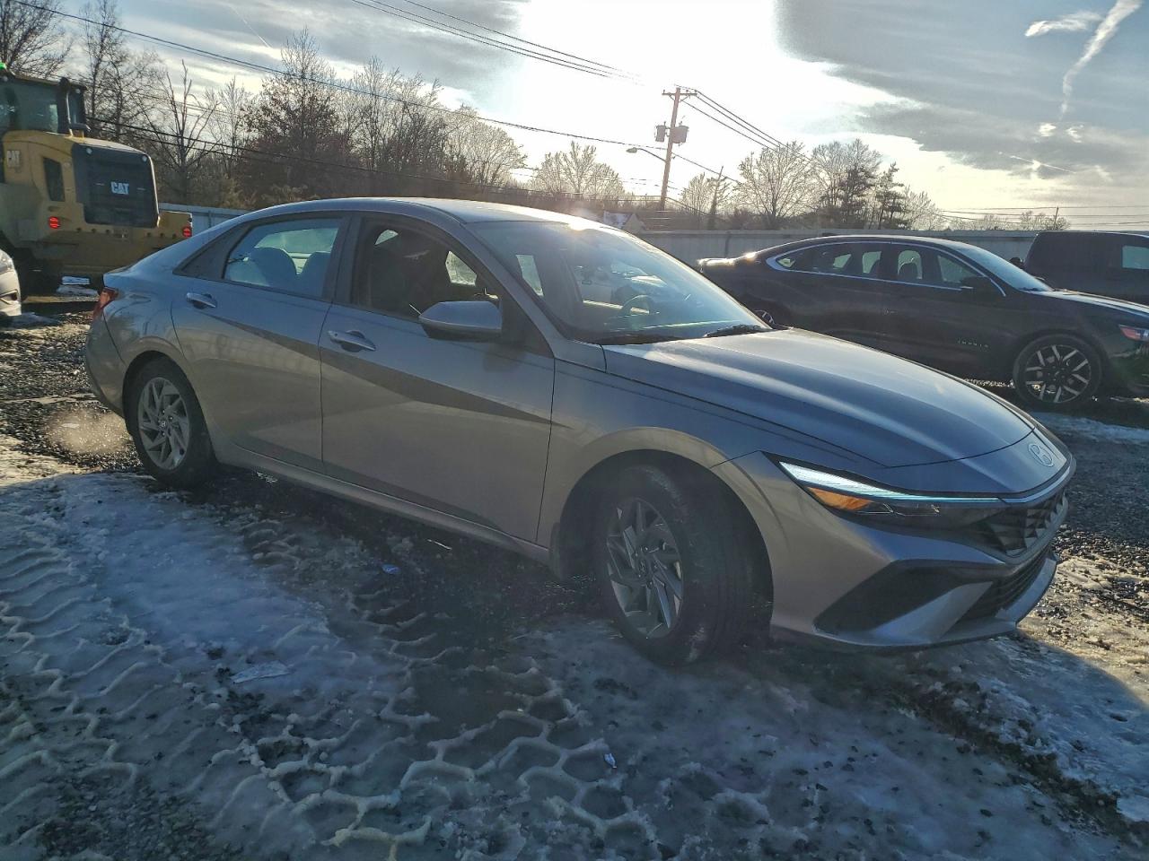 2024 HYUNDAI ELANTRA BLUE photo 4