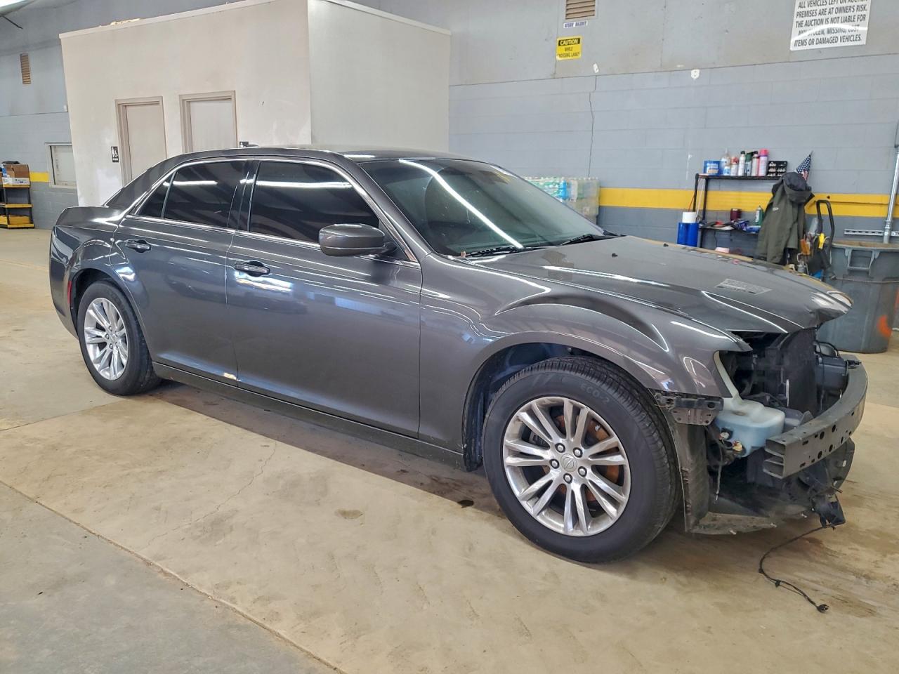 2018 CHRYSLER 300 TOURING photo 4