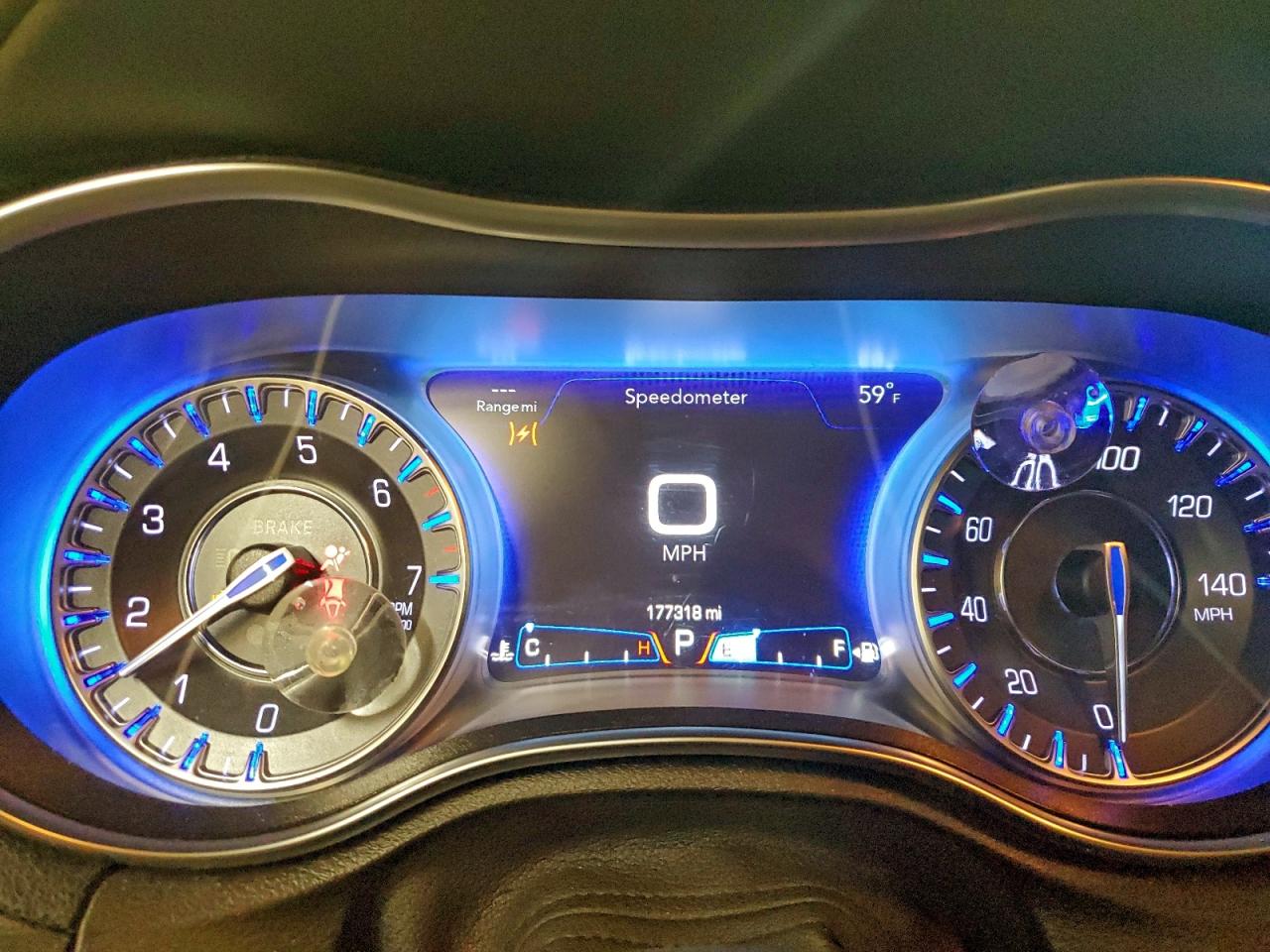 2018 CHRYSLER 300 TOURING photo 9
