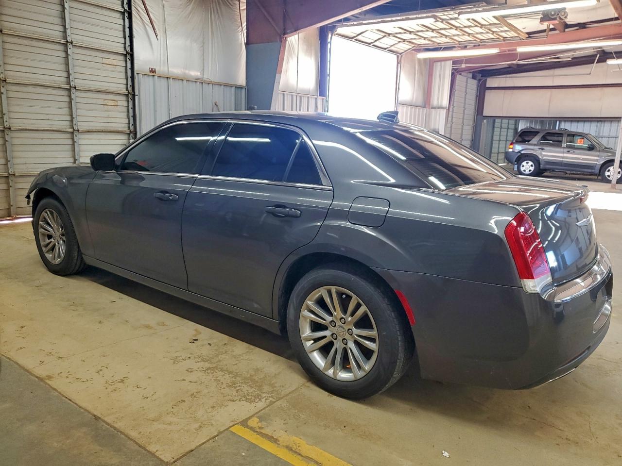 2018 CHRYSLER 300 TOURING photo 2