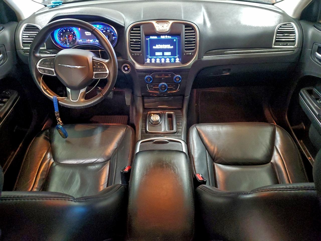 2018 CHRYSLER 300 TOURING photo 8