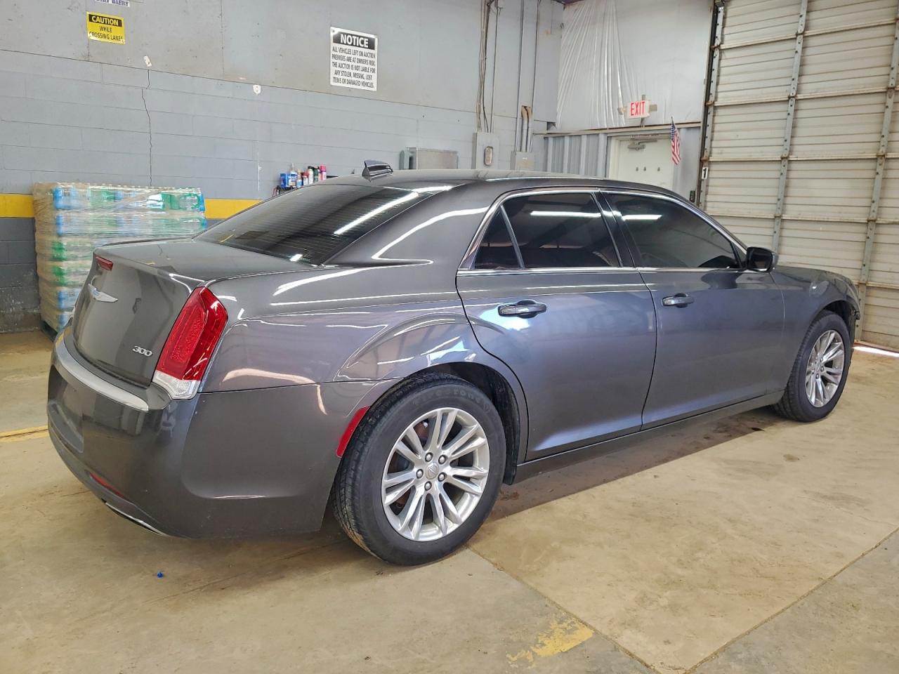 2018 CHRYSLER 300 TOURING photo 3