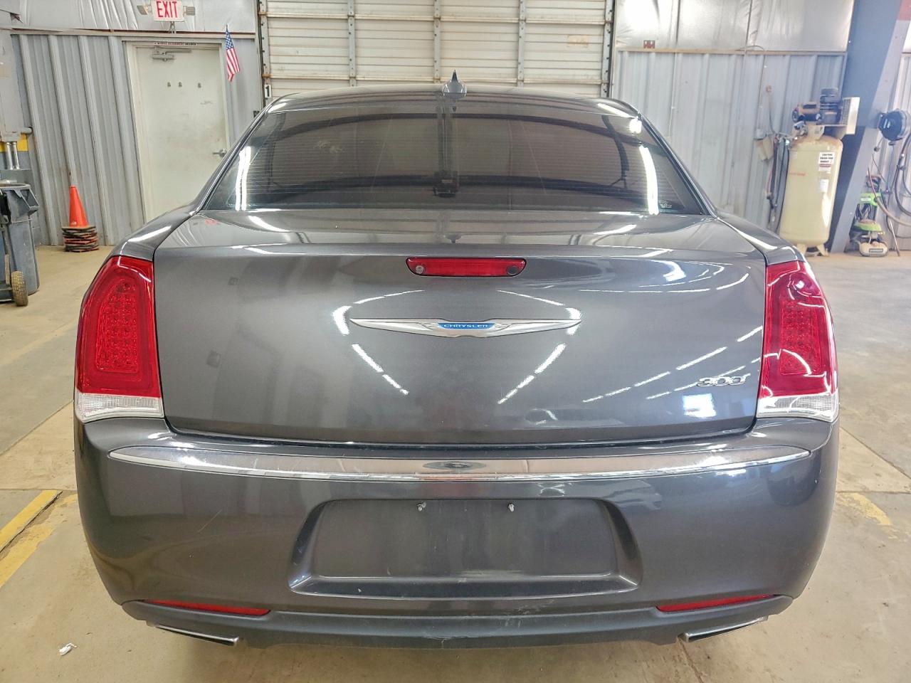 2018 CHRYSLER 300 TOURING photo 6