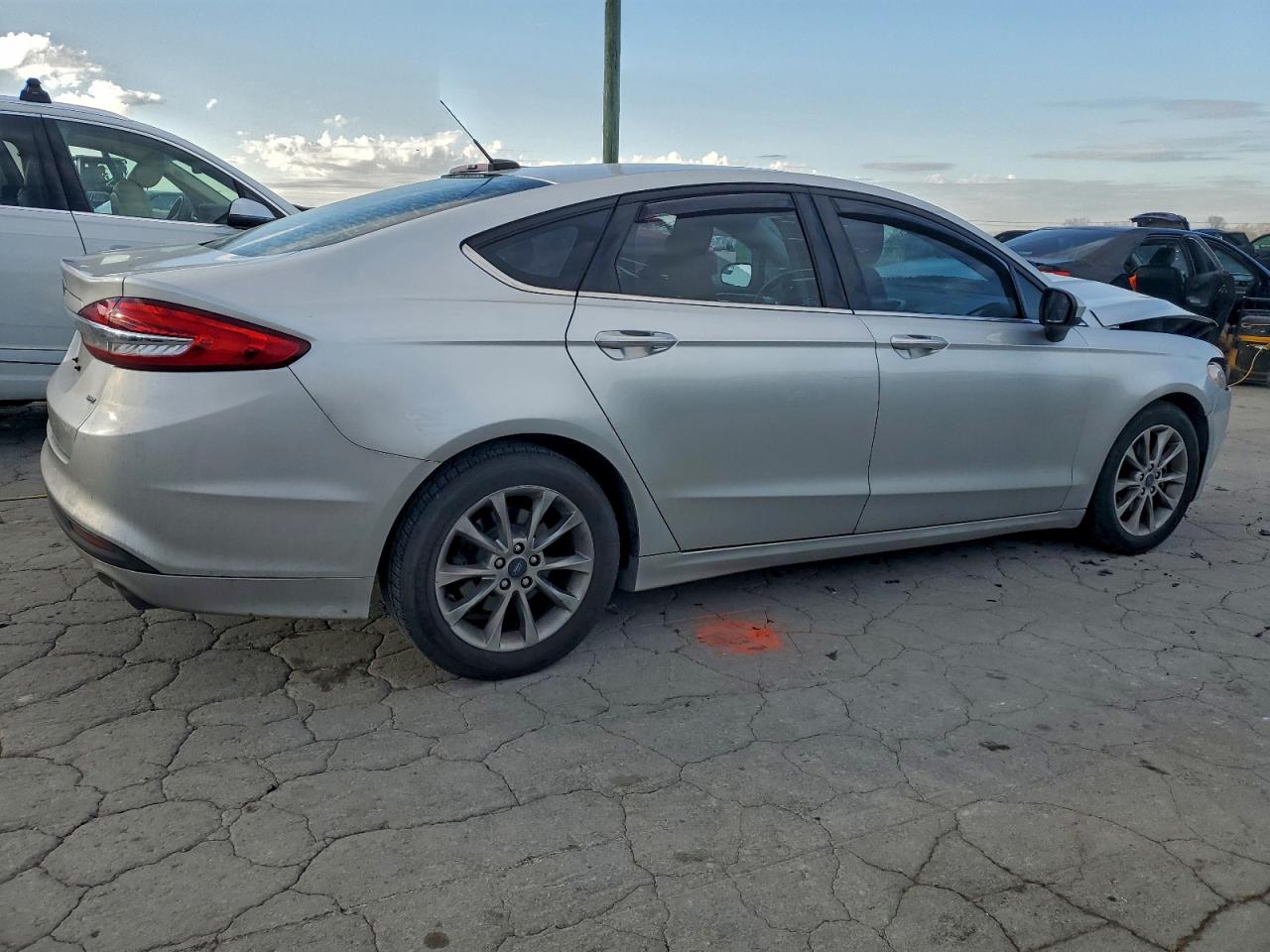2017 FORD FUSION SE photo 3