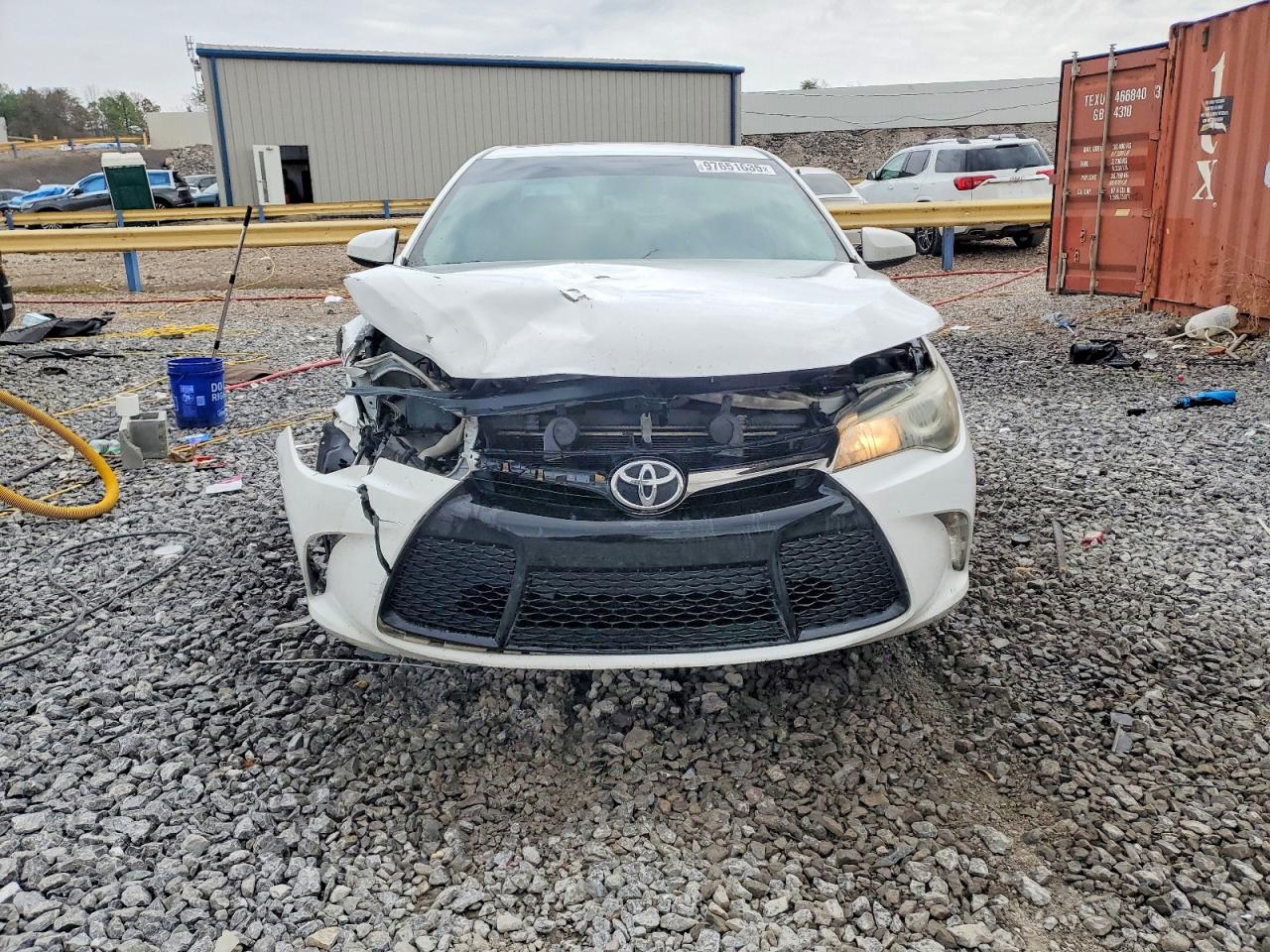 2016 TOYOTA CAMRY LE photo 5