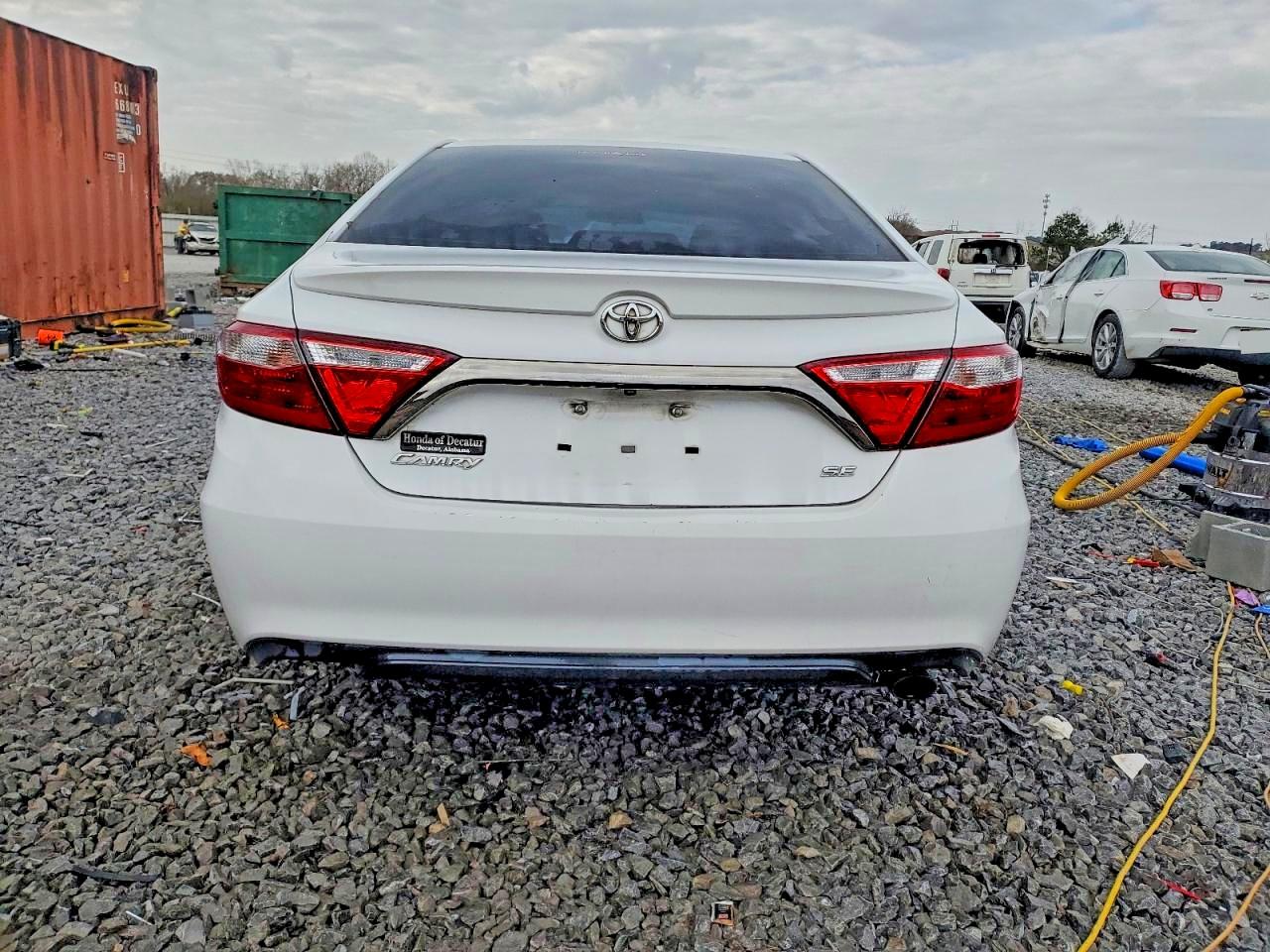 2016 TOYOTA CAMRY LE photo 6