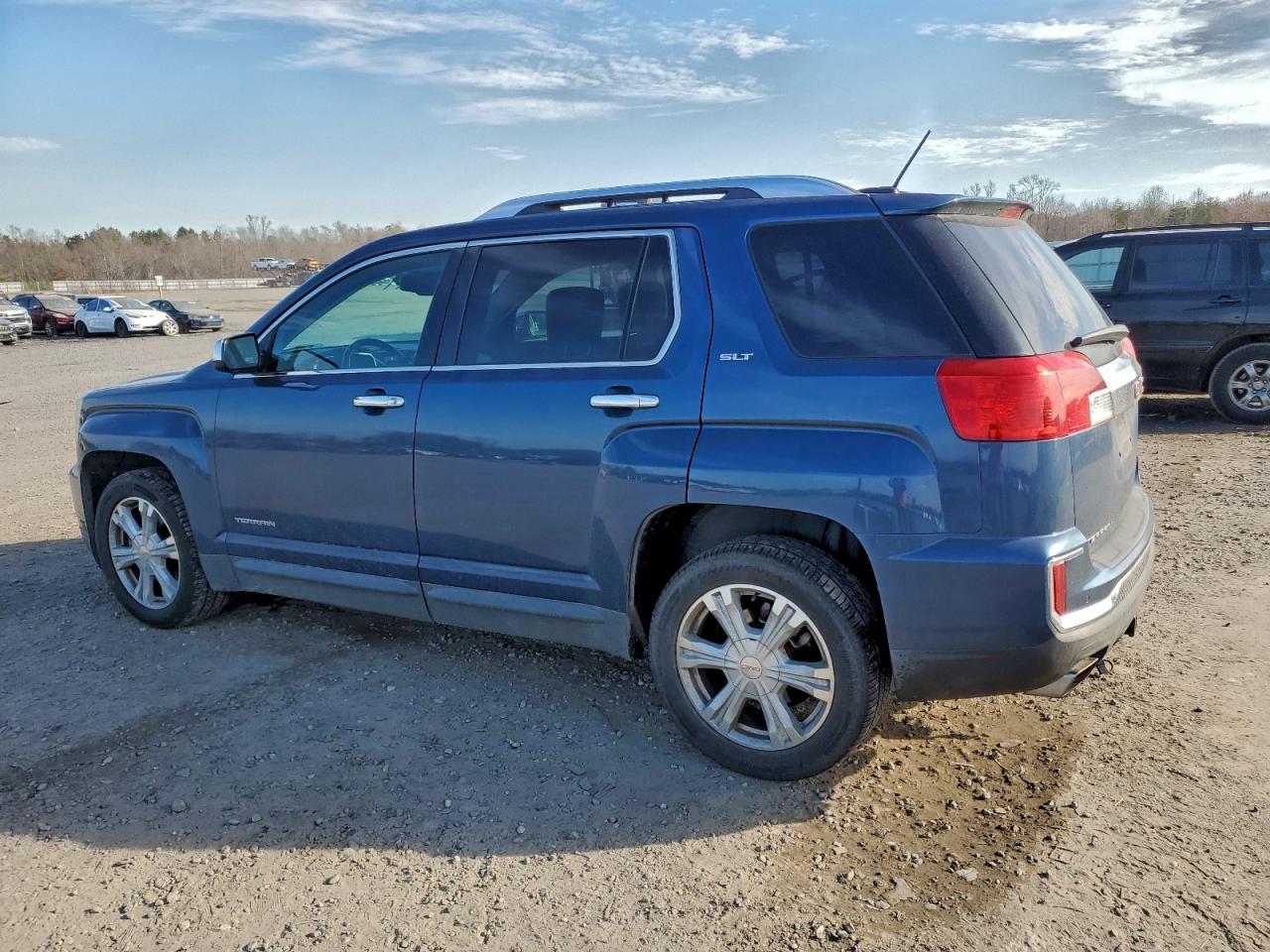 2017 GMC TERRAIN photo 2