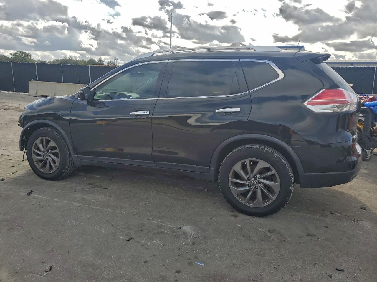 2016 NISSAN ROGUE S photo 2