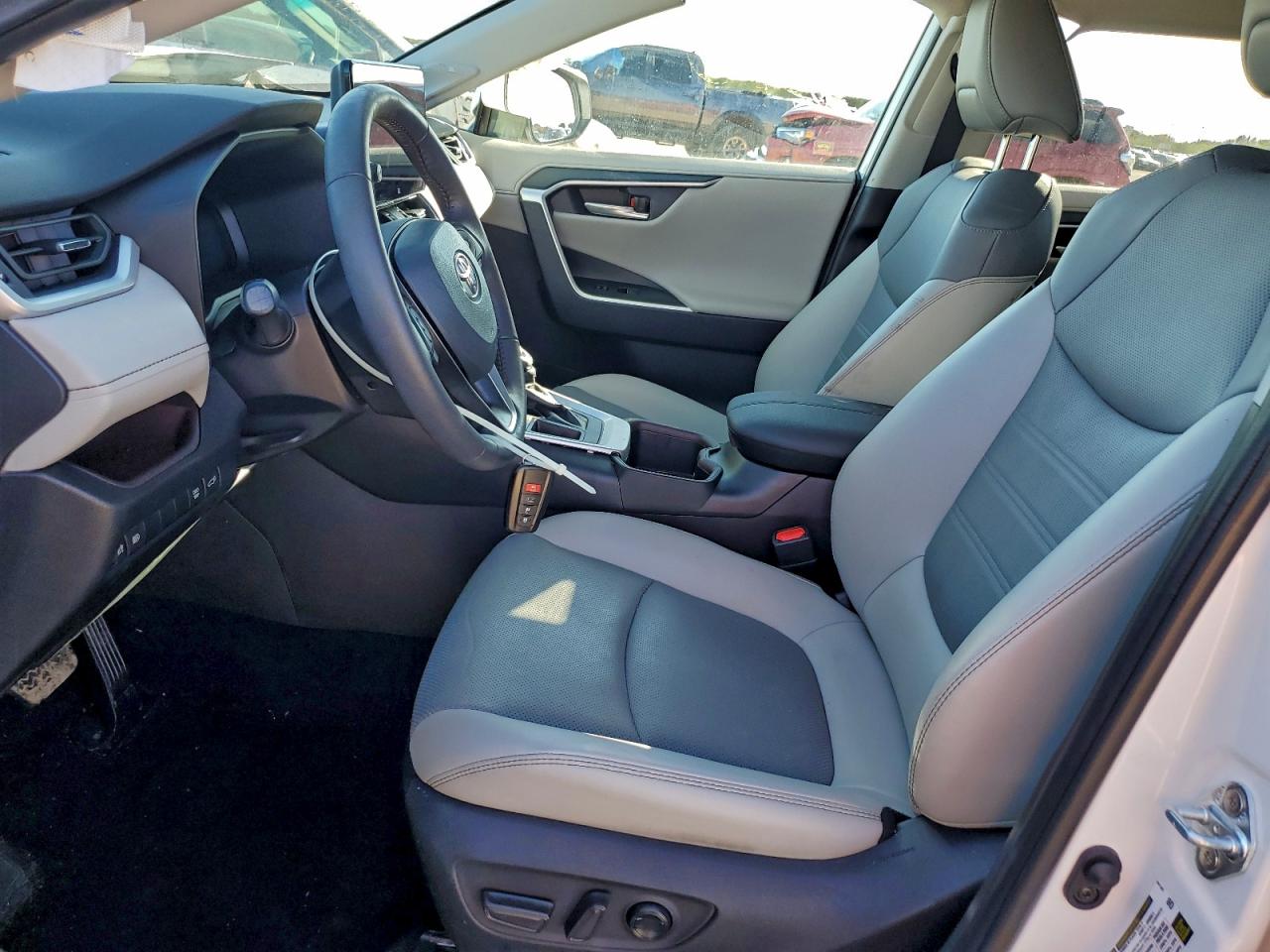 2024 TOYOTA RAV4 LIMITED photo 7