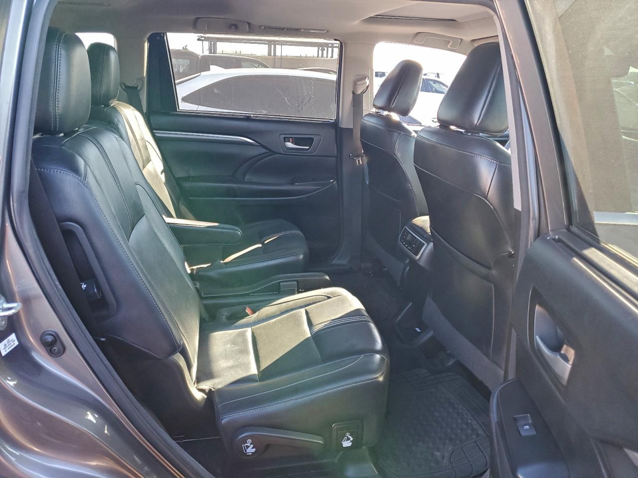 2018 TOYOTA HIGHLANDER SE photo 10