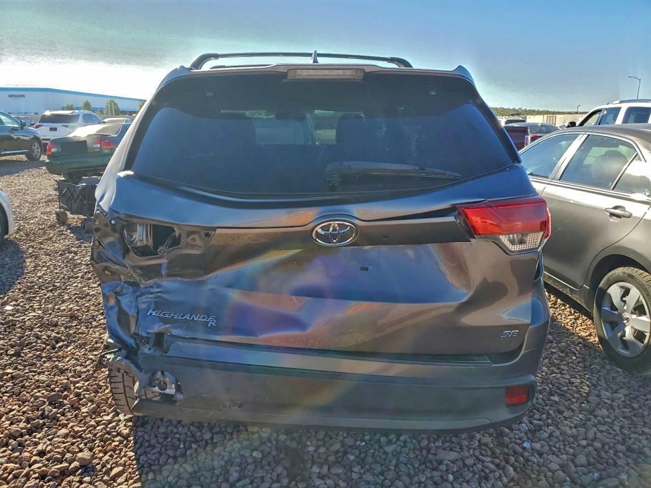 2018 TOYOTA HIGHLANDER SE photo 6